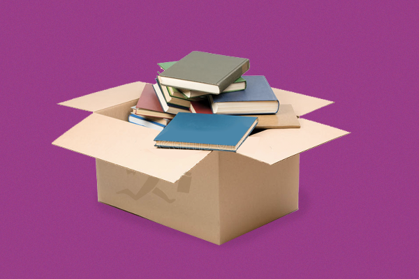 caja de cartón con libros